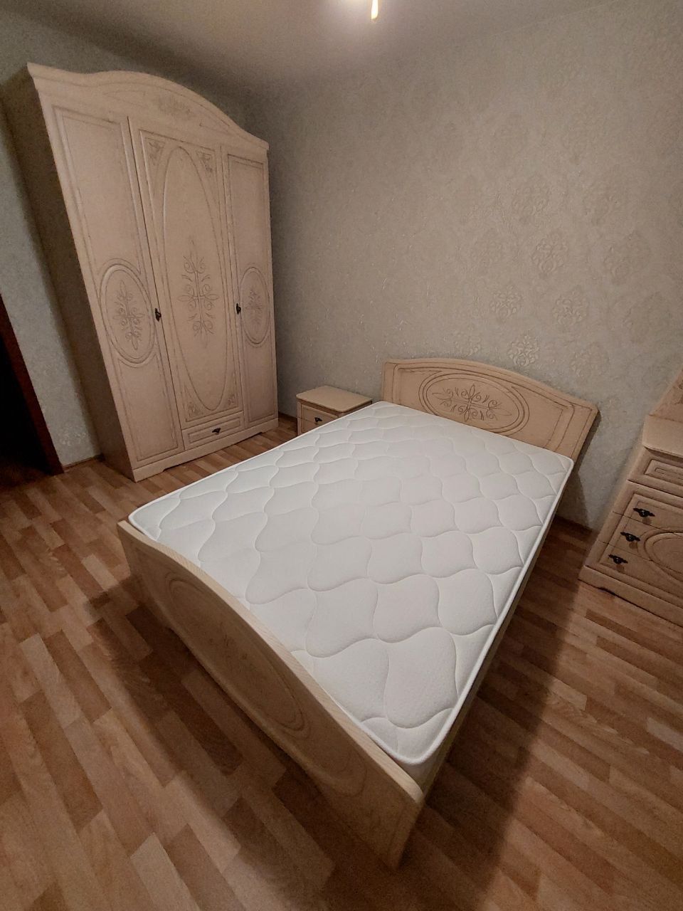 Полутораспальная кровать "Натали" 120 х 190 с подъемным мех-ом цвет клен/ясень беж-й изножье высокое