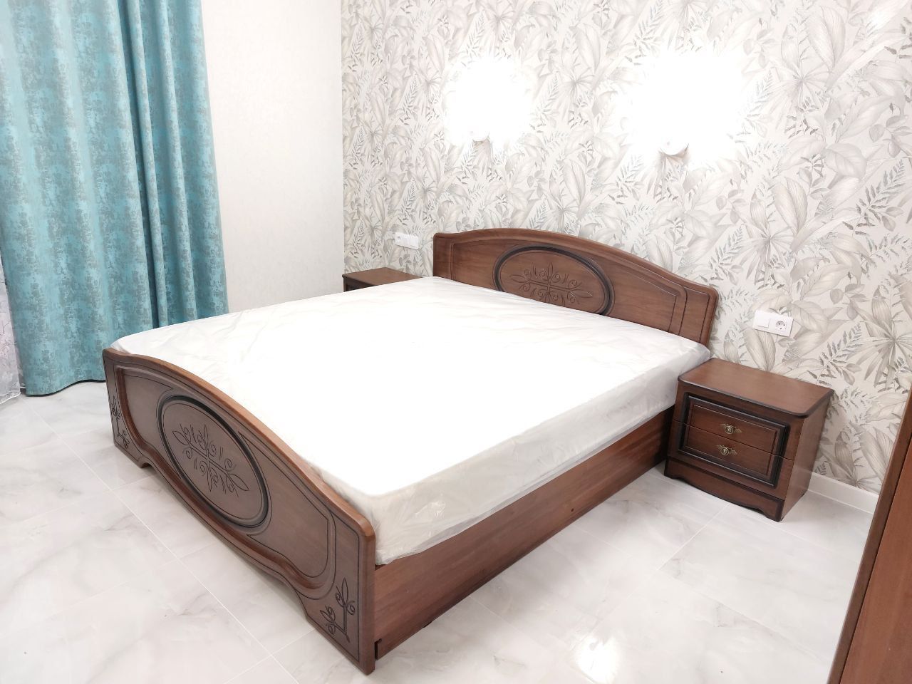 Двуспальная кровать "Натали" 140х200 с ортопедическим основанием цвет орех изножье высокое