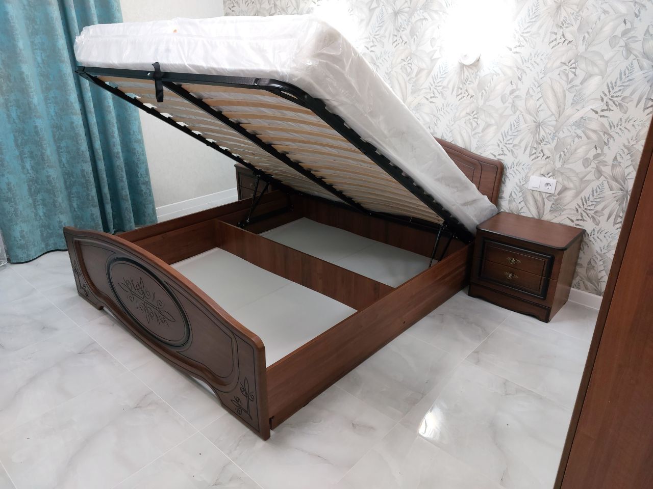 Двуспальная кровать "Натали" 160х200 с подъемным механизмом цвет клен/ясень бежевый изножье высокое