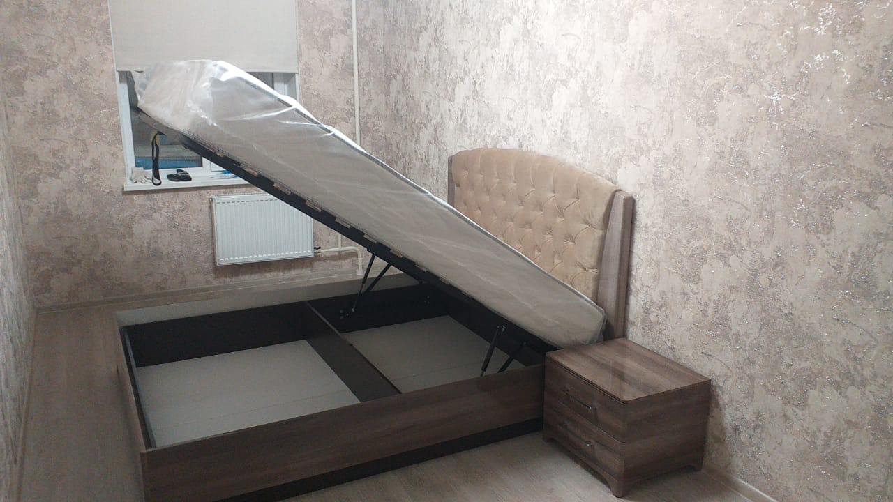 Двуспальная кровать "Милан" 180 х 200 с ортопедическим основанием цвет орех серебро / best 06
