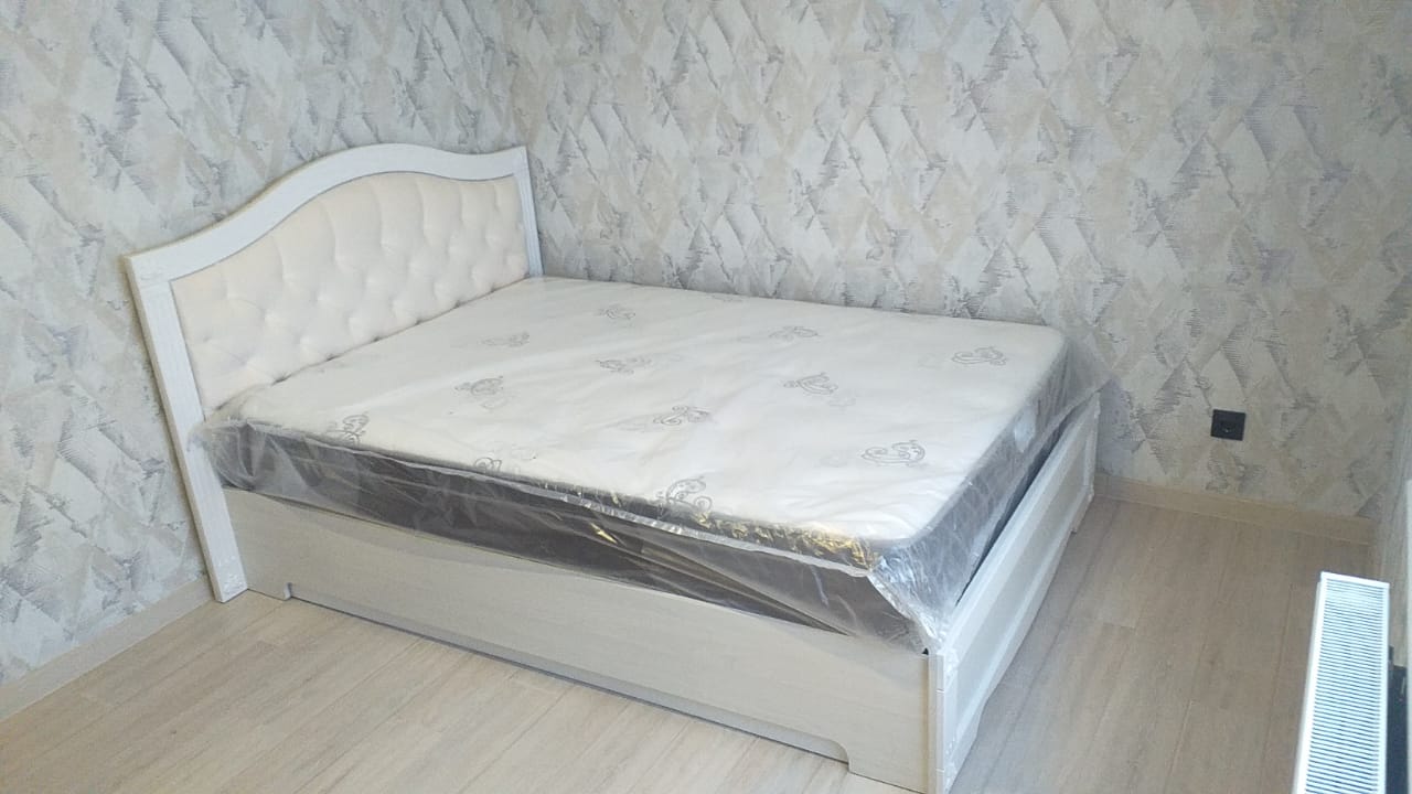 Двуспальная кровать "Сорренто"  180 х 190 с подъемным мех-ом цвет ясень серебро изножье низкое