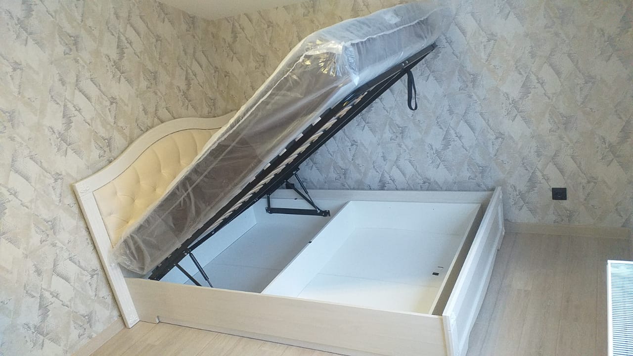 Двуспальная кровать "Сорренто"  160 х 190 с подъемным мех-ом цвет орех изножье высокое