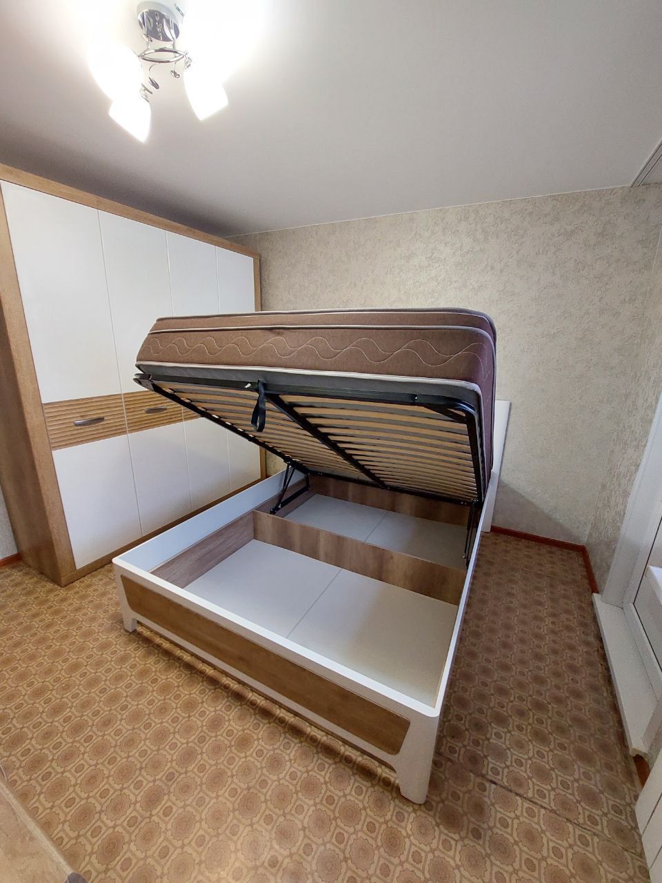 Полутораспальная кровать "Бланка" 120 х 200 с подъемным механизмом