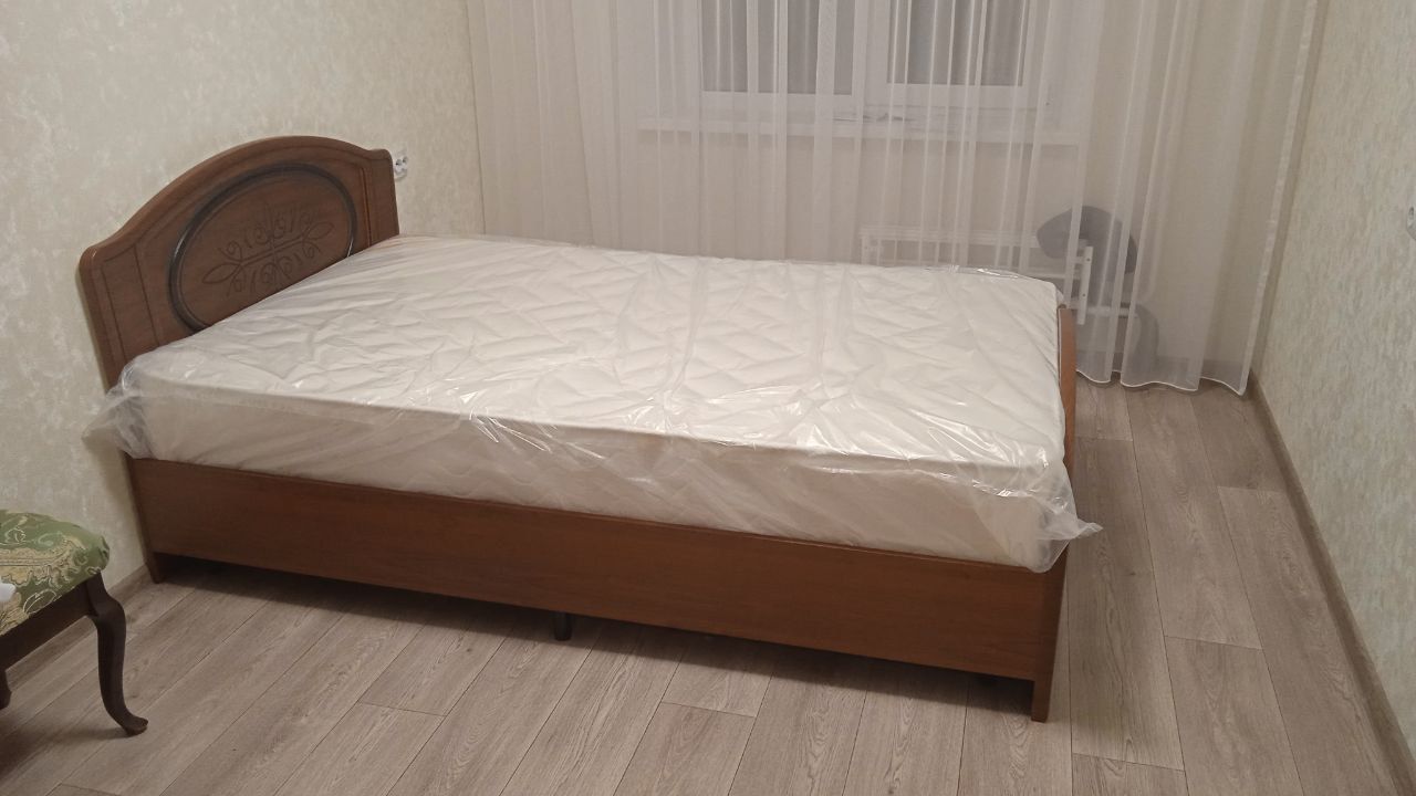 Двуспальная кровать "Натали" 140х200 с ортопедическим основанием цвет орех изножье высокое