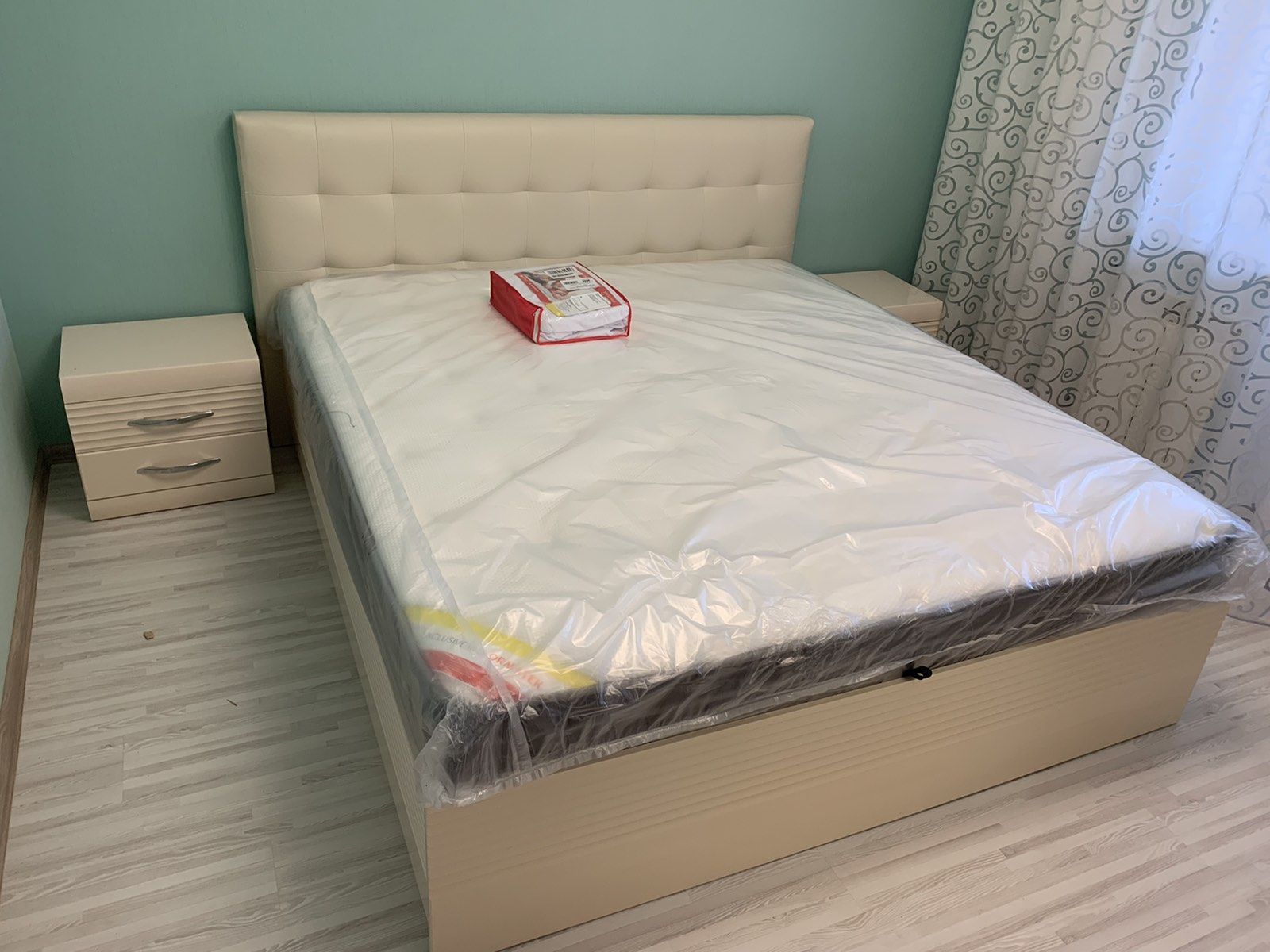 Полутораспальная кровать "Афина" 120 х 200 с подъемным механизмом цвет белый/белый глянец