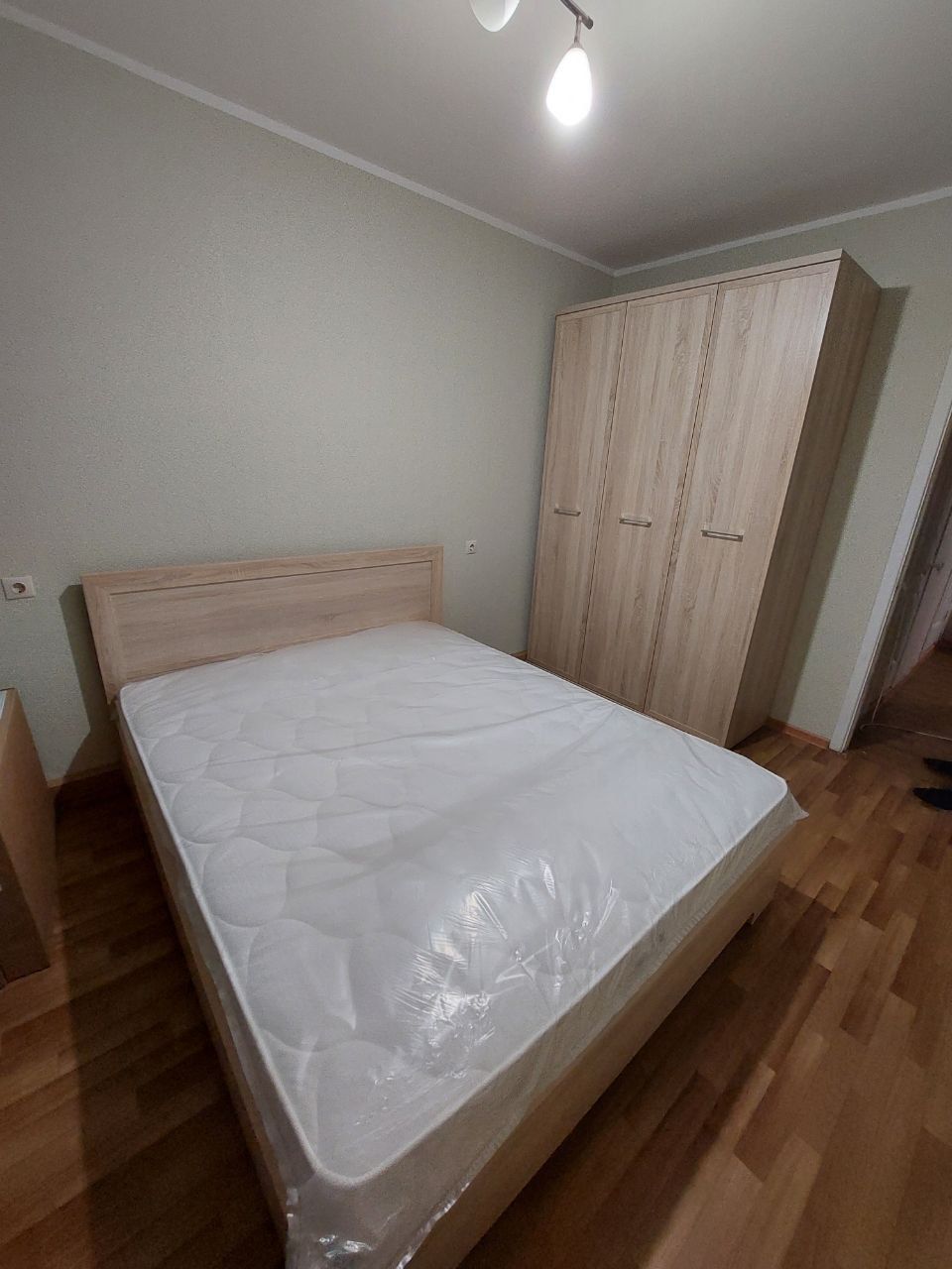 Двуспальная кровать "Мальта" 180 х 190 с ортопедическим основанием цвет орех