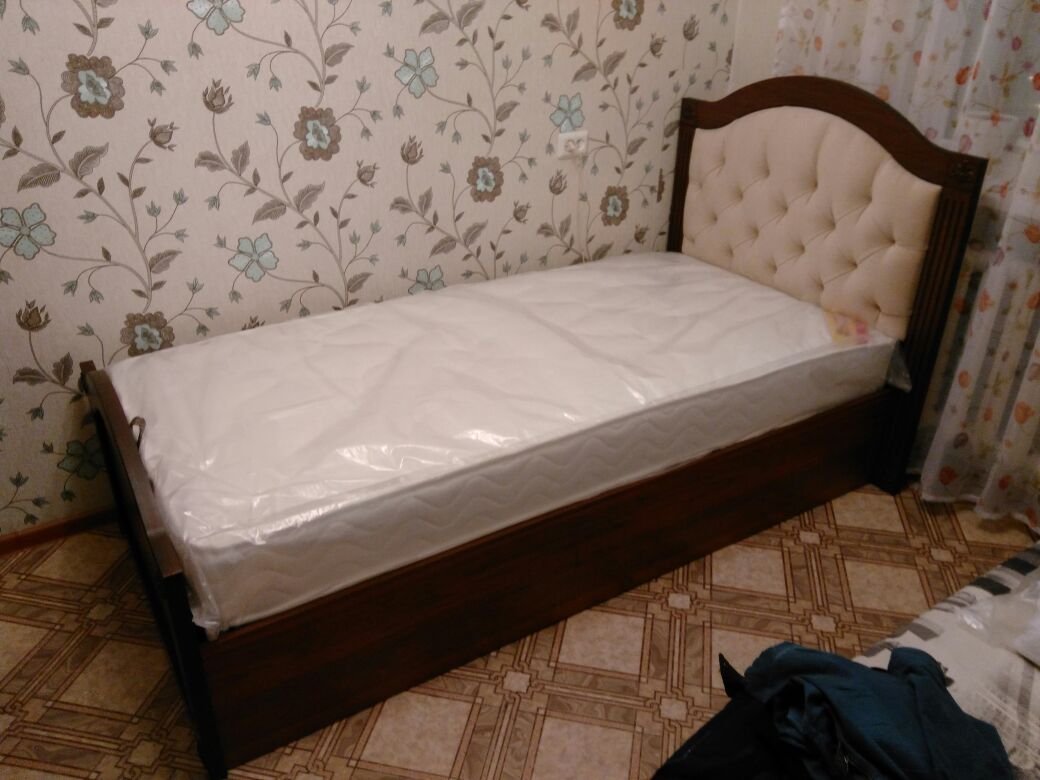 Односпальная кровать "Сорренто" 90 х 200 с подъемным механизмом цвет орех / best 03 изножье высокое