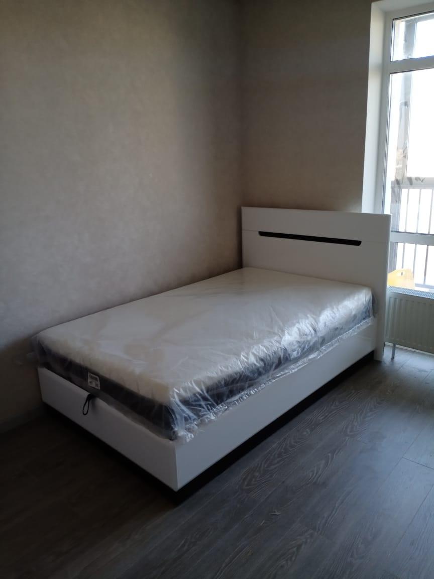 Двуспальная кровать "Парма" 140 х 200 с подъемным механизмом цвет белый / венге