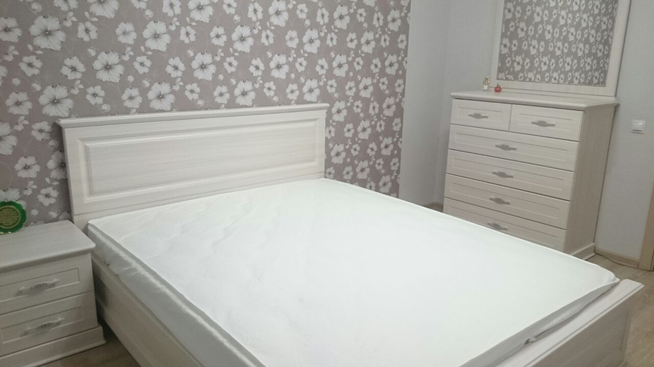 Двуспальная кровать "Прованс 2" 140 х 190 с подъемным мех-ом цвет дуб коньяк изножье высокое