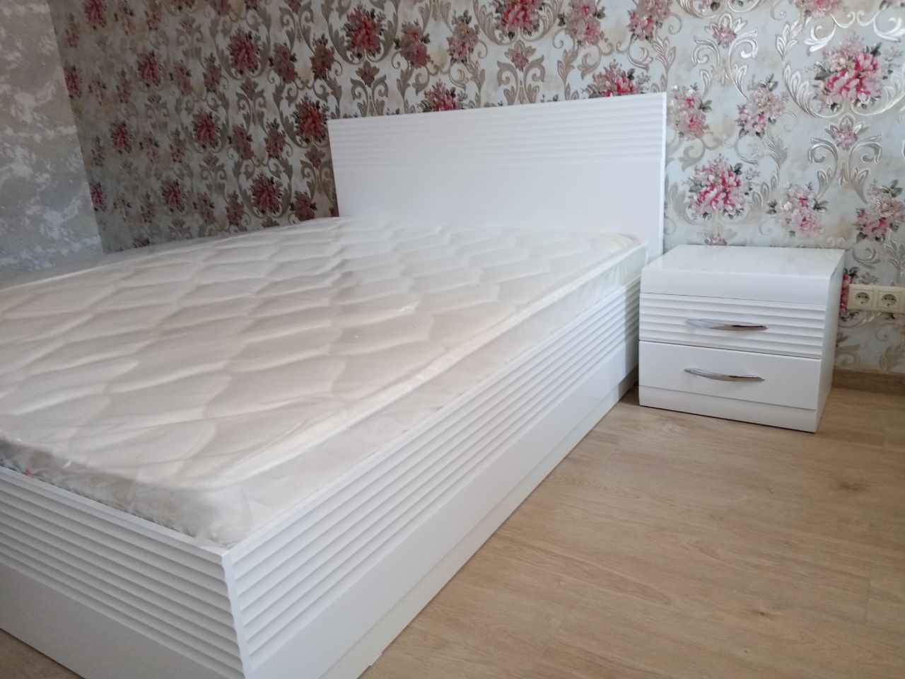 Двуспальная кровать "Афина" 140 х 200 с подъемным механизмом цвет белый