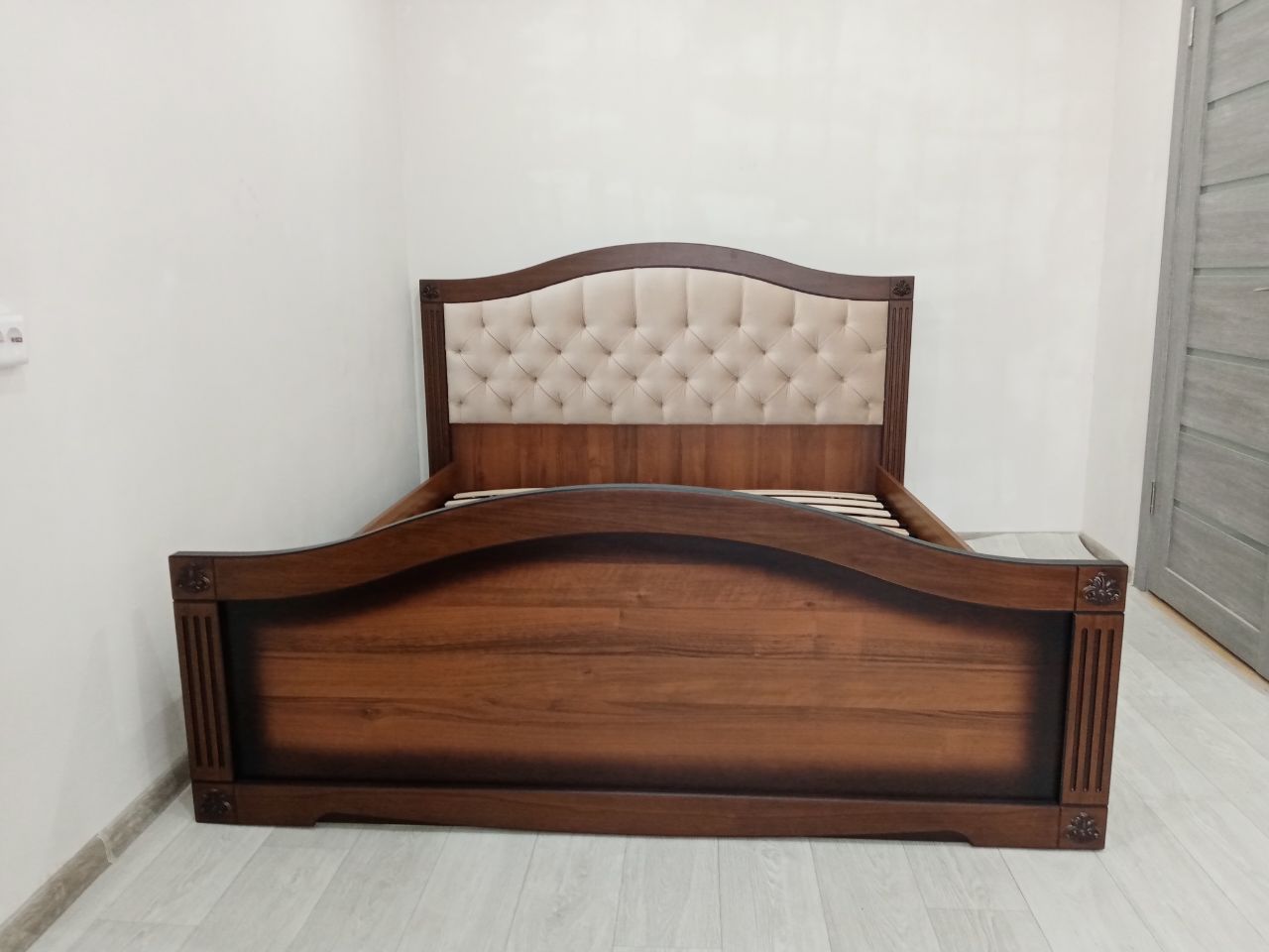 Двуспальная кровать "Сорренто"  140 х 190 с ортопедическим осн-ем цвет ясень серебро изножье высокое