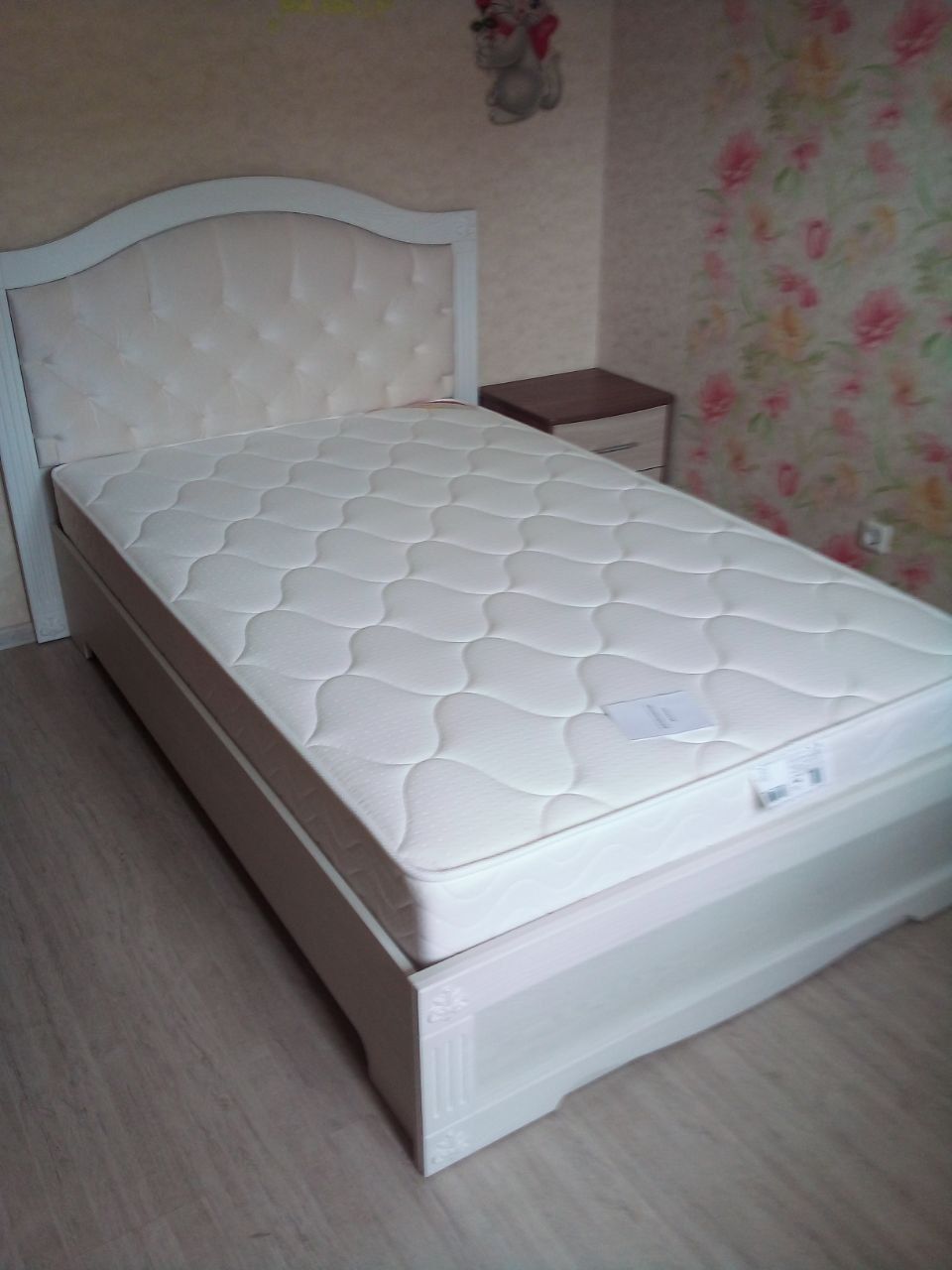 Двуспальная кровать "Сорренто"  140 х 190 с ортопедическим осн-ем цвет ясень серебро изножье высокое