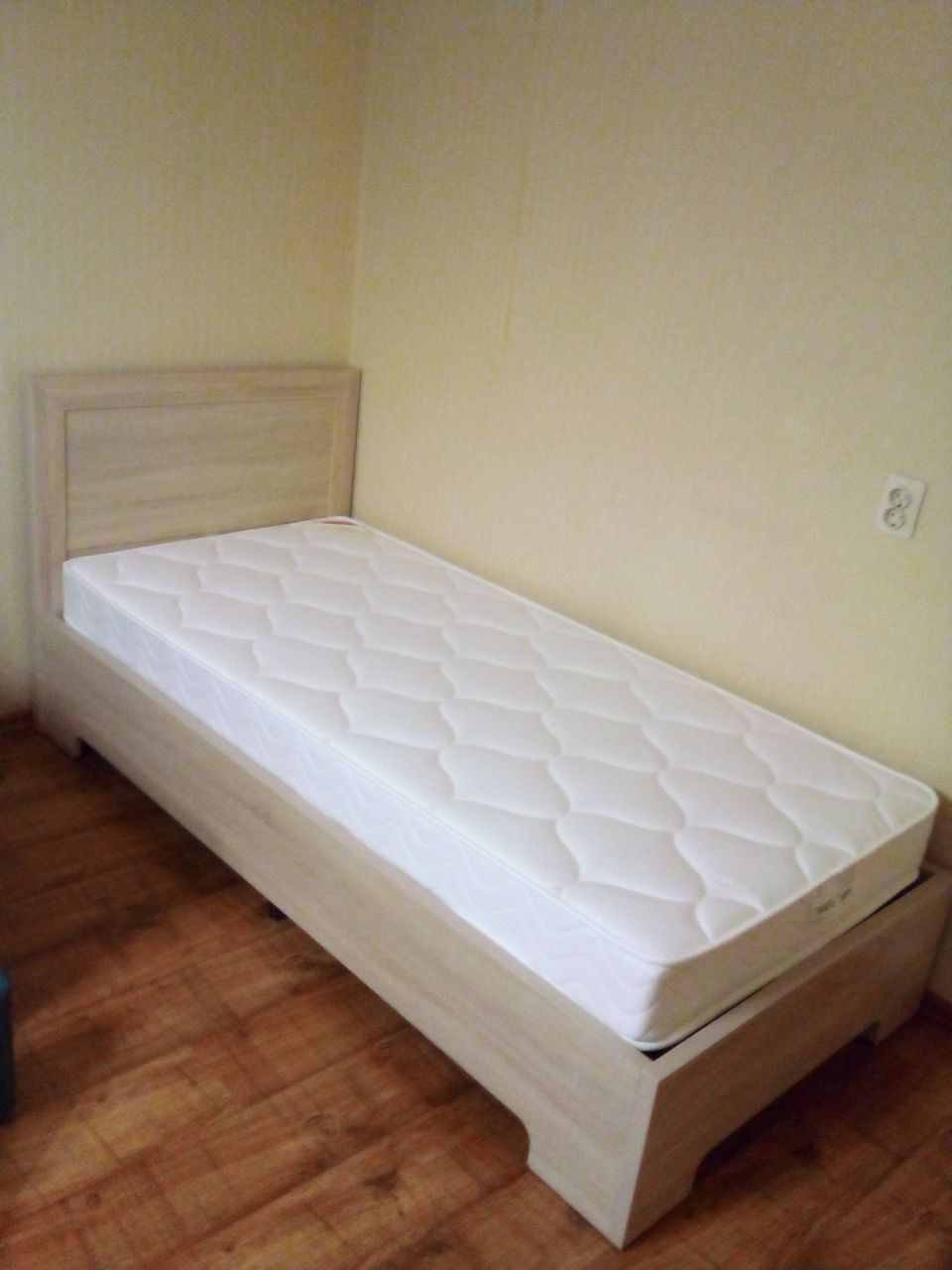 Двуспальная кровать "Мальта" 140 х 190 с ортопедическим основанием цвет орех